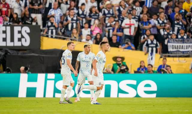 劳塔罗关键时刻力挽狂澜，带领国米2比1战胜浦和赢得球迷点赞